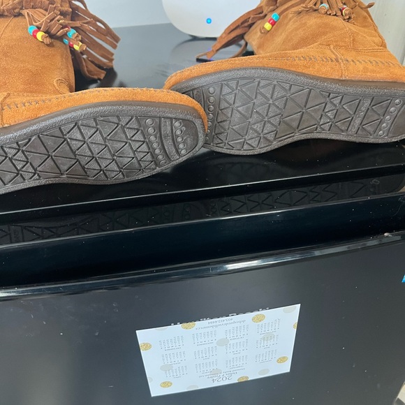 Minnetonka NWOT ❤️ Size 6.. Absolutely Stunning Moccasins😍 - Picture 3 of 4